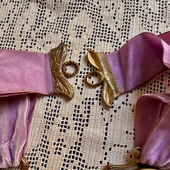 Pair Antique Brass PIcture Frames w/ Silk Portraits and Velvet Ribbons - Picture 5 of 12